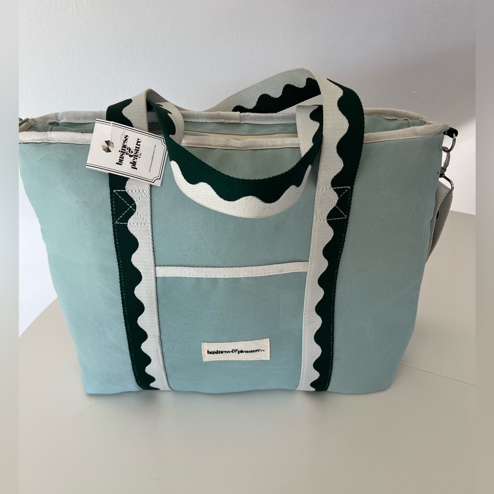 Business & Pleasure Co. The Holiday‎ Cooler Tote Back In Rivie Green NWT - Picture 2 of 16